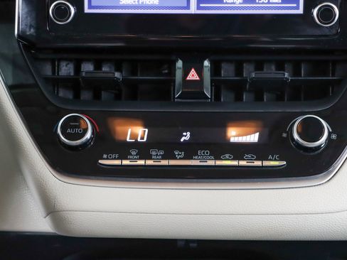 Used 2020 Toyota Corolla LE FWD image 20