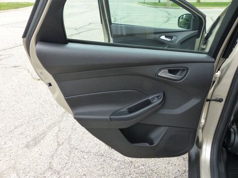 Used 2018 Ford Focus SE FWD image 31