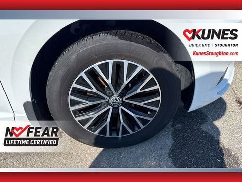 Used 2021 Volkswagen Jetta SE image 15