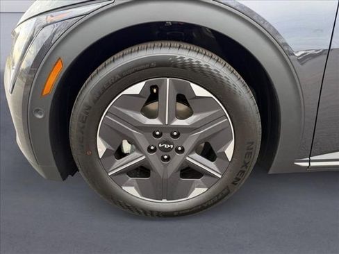 New 2025 Kia EV6 Light w/ Light LR Technology Package image 9