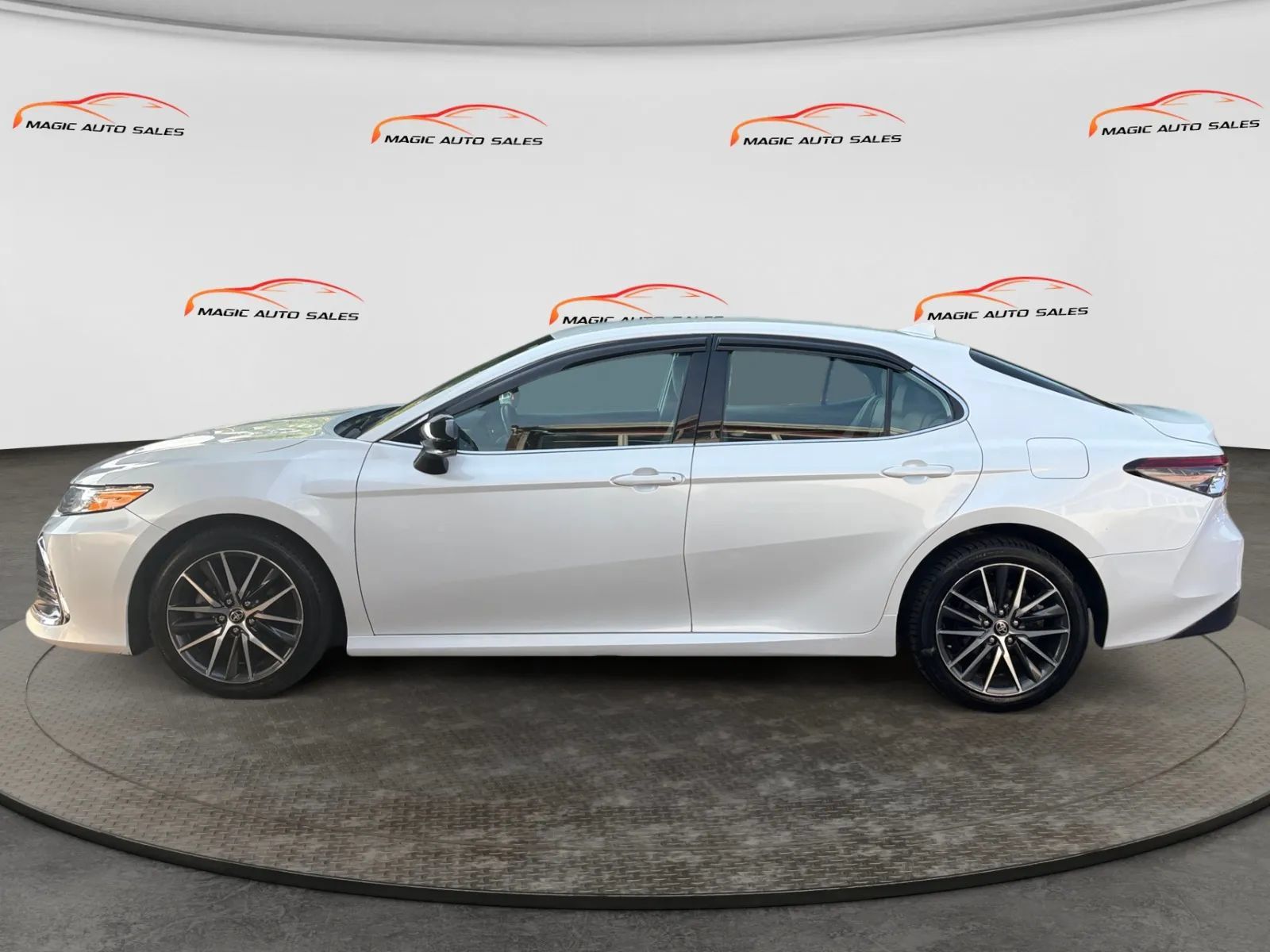 Used 2021 Toyota Camry XLE AWD/4WD image 7