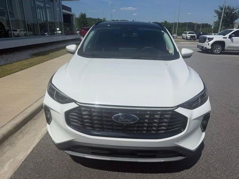 Used 2023 Ford Escape Platinum w/ Premium Technology Package AWD/4WD image 3