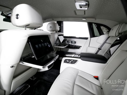 Certified 2025 Rolls-Royce Phantom Sedan image 21