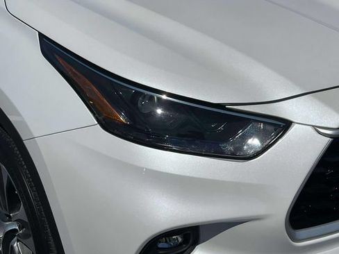 Used 2022 Toyota Highlander XLE AWD/4WD image 8