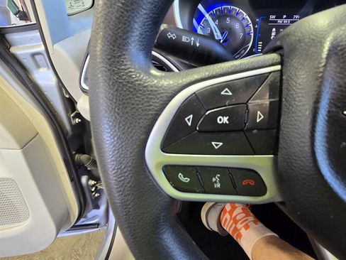 Used 2017 Chrysler Pacifica LX FWD image 14