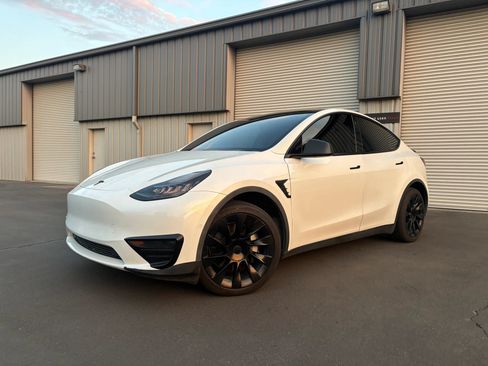 Used 2021 Tesla Model Y Long Range AWD/4WD image 5