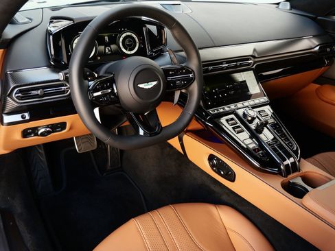 Used 2025 Aston Martin V8 Vantage image 3