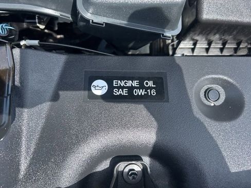 Used 2022 Toyota RAV4 LE AWD/4WD image 16