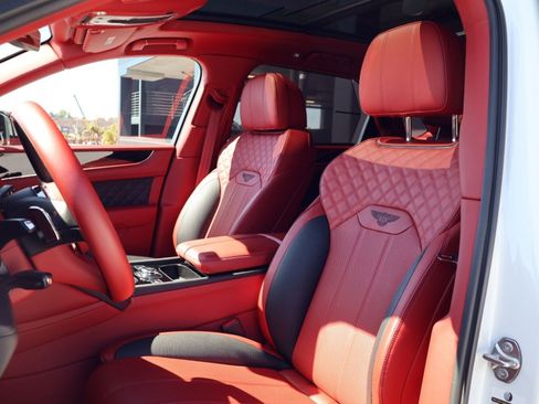 Certified 2023 Bentley Bentayga AWD/4WD image 2