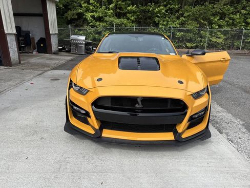 Used 2022 Ford Mustang Shelby GT500 w/ Technology Package RWD image 5