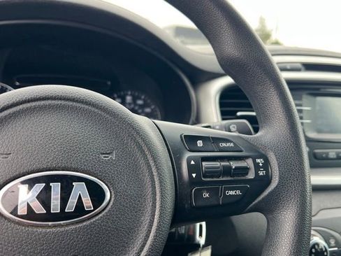 Used 2018 Kia Sorento LX AWD/4WD image 17