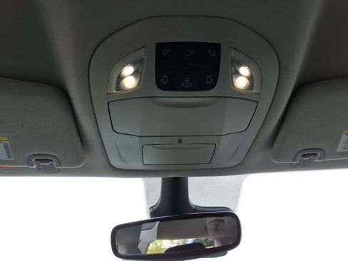 Used 2023 Chrysler Pacifica Touring-L FWD image 17
