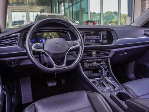 Used 2024 Volkswagen Jetta SE FWD image 14