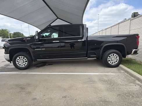 Used 2024 Chevrolet Silverado 2500 LTZ w/ LTZ Convenience Package AWD/4WD image 3