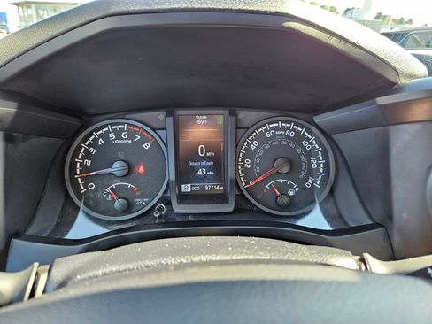 Used 2022 Toyota Tacoma SR AWD/4WD image 21