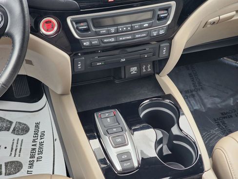 Used 2016 Honda Pilot Touring image 14