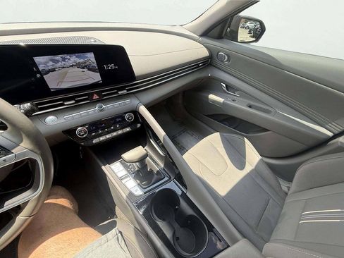 Used 2025 Hyundai Elantra SEL w/ Cargo Package FWD image 18