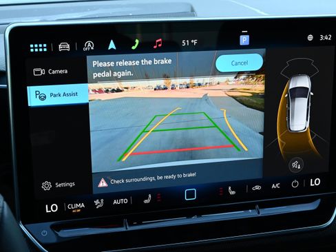 Used 2025 Volkswagen Golf w/ Euro Style Package image 33