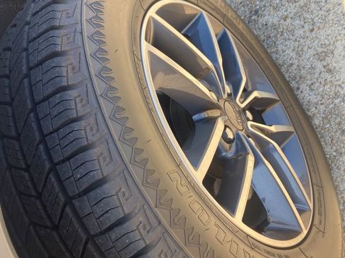 Used 2019 Jeep Grand Cherokee Laredo w/ Security & Convenience Group image 21