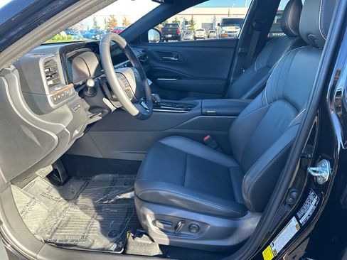 Used 2025 Toyota Crown Signia XLE image 12