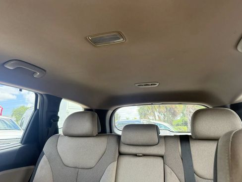 Used 2019 Hyundai Santa Fe SEL FWD image 21