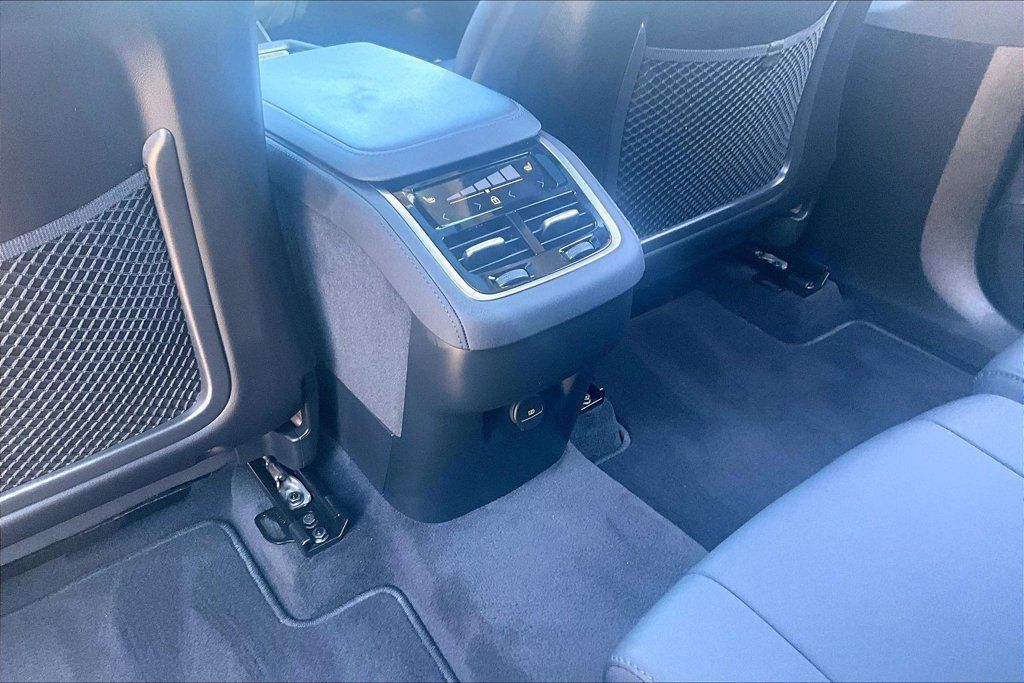 Certified 2026 Volvo XC90 B6 Plus AWD/4WD image 31