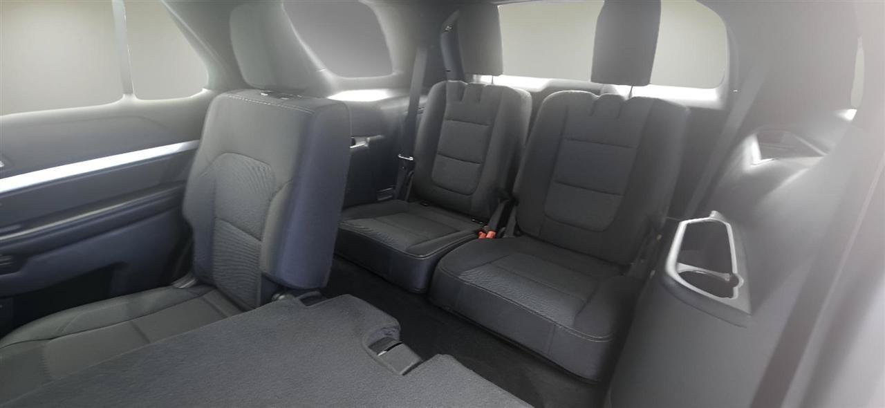 Used 2017 Ford Explorer XLT w/ Equipment Group 201A AWD/4WD image 26