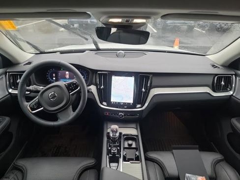 Used 2024 Volvo V60 B5 Cross Country Ultimate image 6