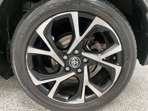 Used 2020 Toyota C-HR LE image 24