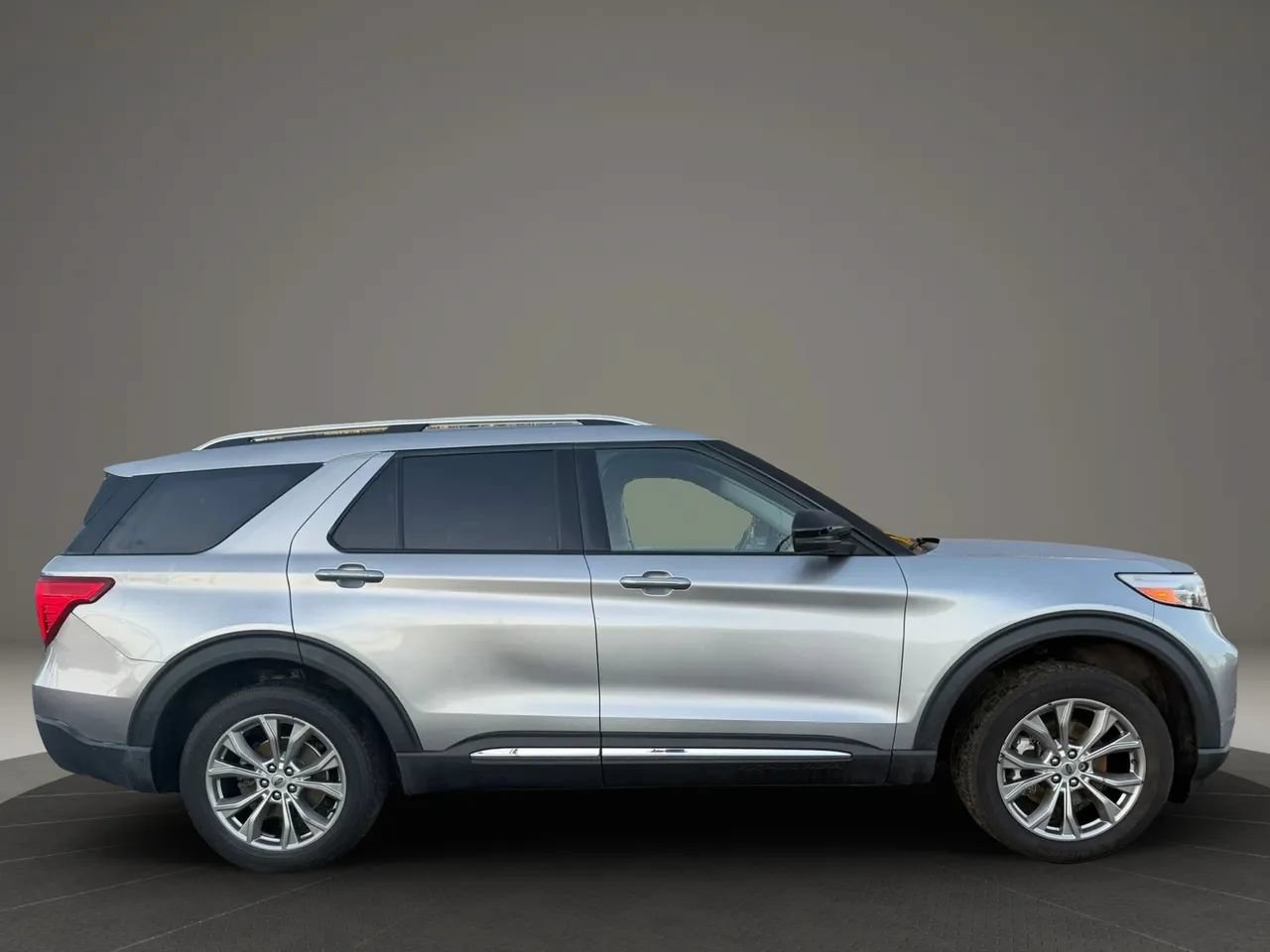 Used 2021 Ford Explorer Limited AWD/4WD image 4