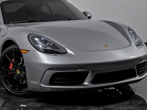 Used 2018 Porsche 718 Cayman S image 2