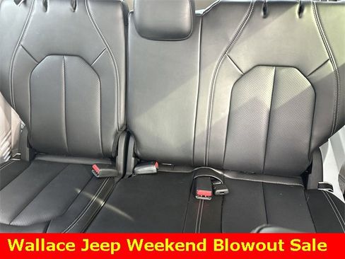 Used 2023 Chrysler Pacifica Touring-L image 15