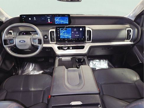 Used 2025 Ford Expedition Active image 23