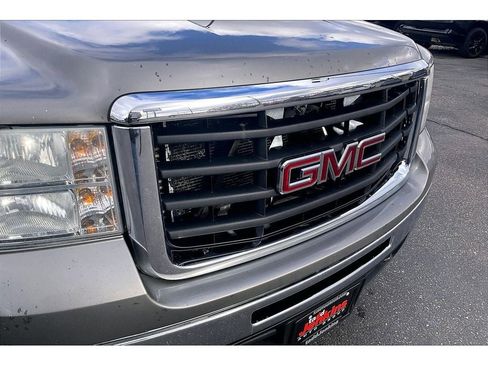 Used 2007 GMC Sierra 2500 SLE w/ Z71 Off-Road Package image 31