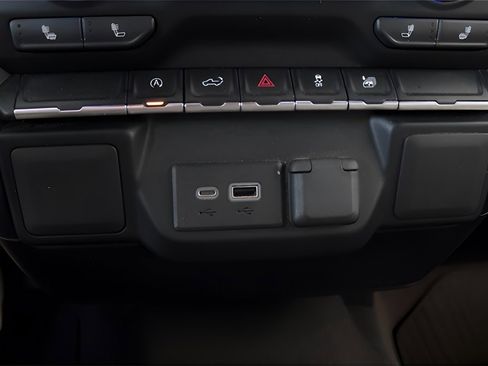 Used 2021 Chevrolet Silverado 1500 LT image 26