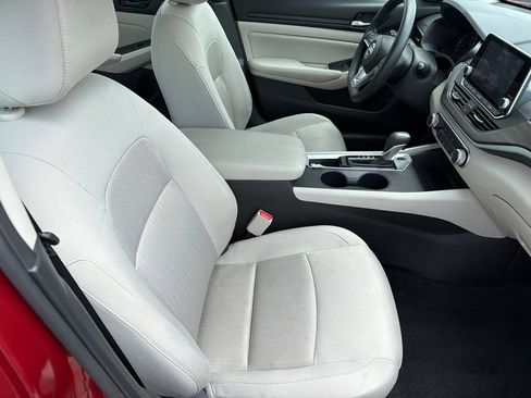 Used 2025 Nissan Altima 2.5 SV FWD image 13
