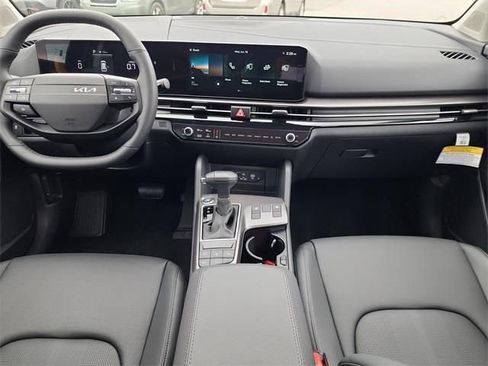 Certified 2026 Kia Sportage EX w/ EX Panorama Roof Package FWD image 17