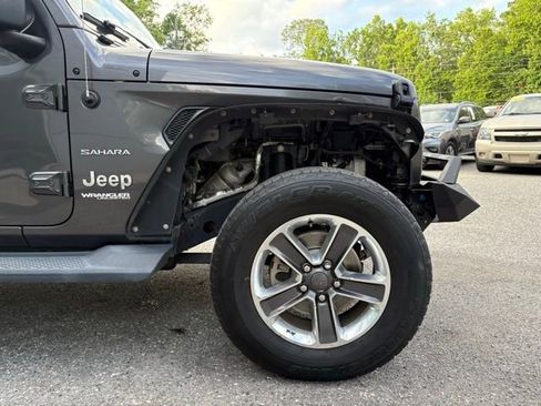 Used 2018 Jeep Wrangler Unlimited Sahara w/ LED Lighting Group AWD/4WD image 32