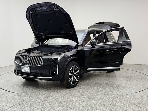 New 2026 Volvo XC90 B5 Core image 9