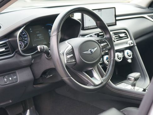 Used 2022 Genesis G70 2.0T image 11