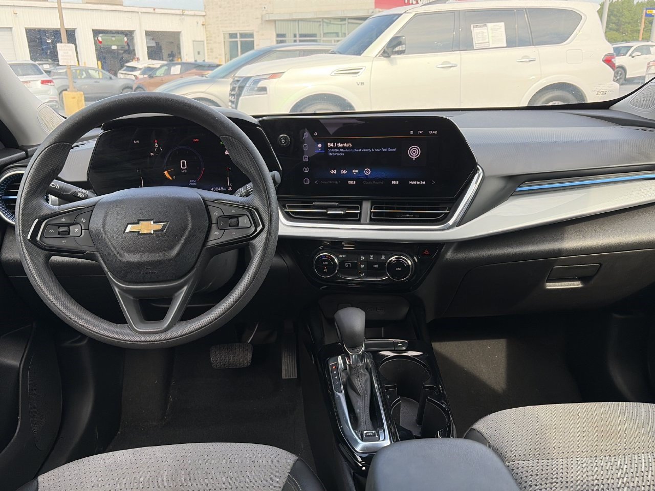 Used 2025 Chevrolet Trax LT FWD image 29