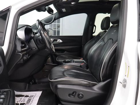 Used 2019 Chrysler Pacifica Limited w/ Advanced Safetytec Group FWD image 12