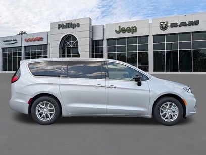 New 2026 Chrysler Pacifica Select