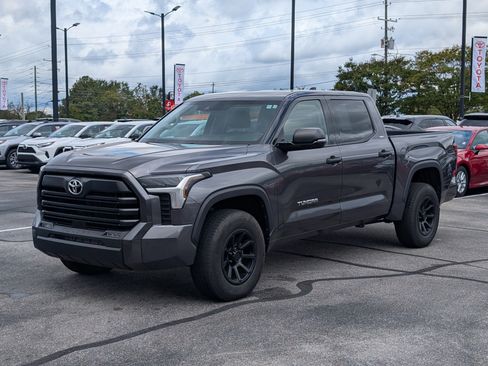 Used 2022 Toyota Tundra SR5 w/ SR5 Convenience Package image 2