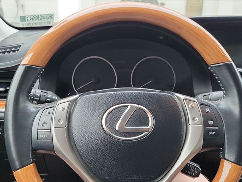 Used 2014 Lexus ES 300h w/ Luxury Package w/Bamboo Trim FWD image 13