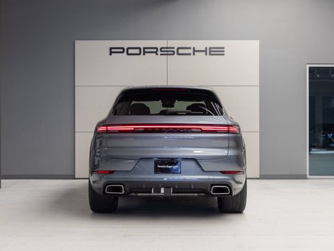 Certified 2026 Porsche Cayenne AWD/4WD image 6