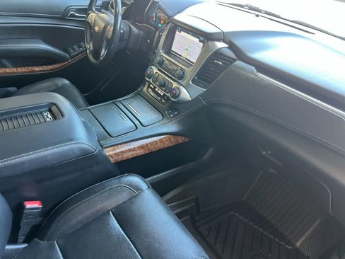 Used 2019 Chevrolet Suburban Premier AWD/4WD image 18