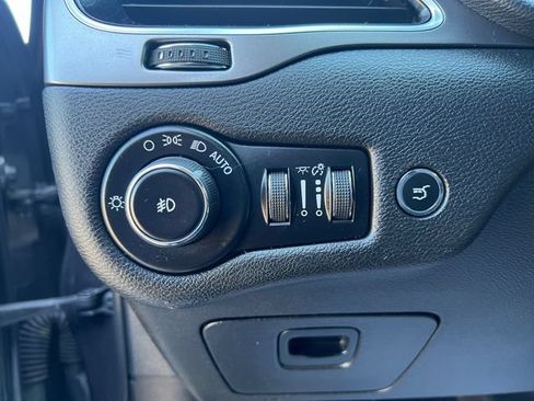 Used 2019 Jeep Cherokee Limited AWD/4WD image 19
