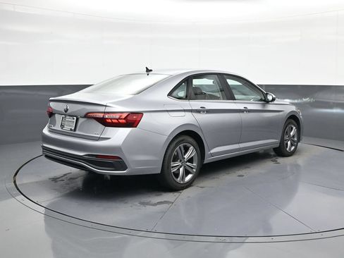 Used 2024 Volkswagen Jetta SE FWD image 10