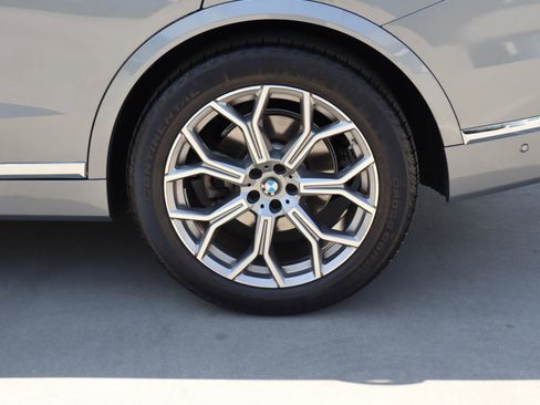 Used 2025 BMW X7 xDrive40i w/ Premium Package image 8